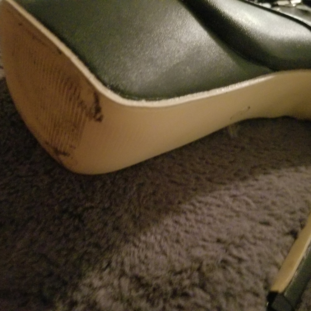Heels - Picture 2 of 9